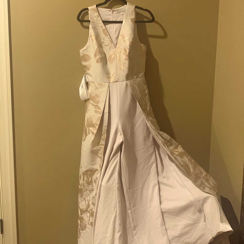 Kay Unger jumpsuit ( pockets)size 8 .